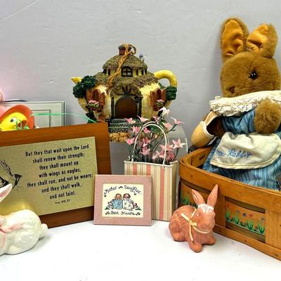 Vintage Teapot Birdhouse & Decor