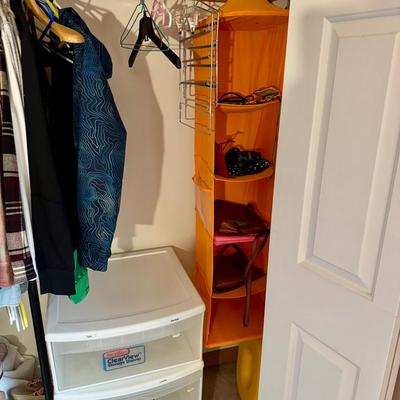 (2) Closer Organizer & Handbags 