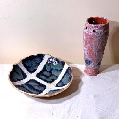 (2) Pieces Of Pottery Feat - Clay Bay