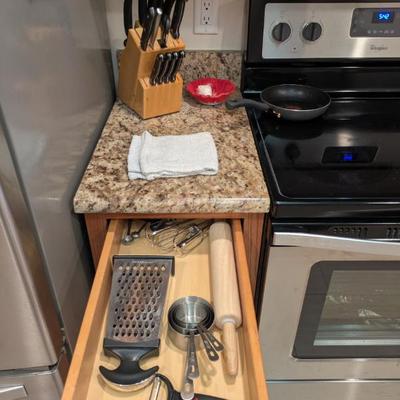 PREMIUM KNIFE SET AND MISC UTENCILS