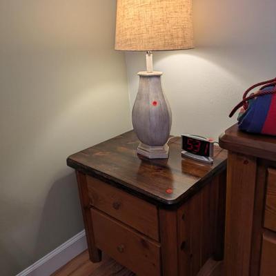 2 OF 2 NIGHTSTANDS PART OF 6 PCS SET
LAMP AND ALARM CLOCK