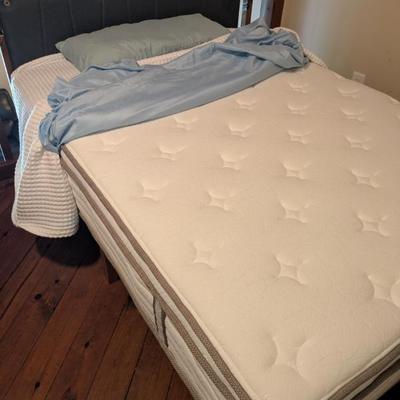 PILLOW TOP Q BED INCL BOX AND FRAME