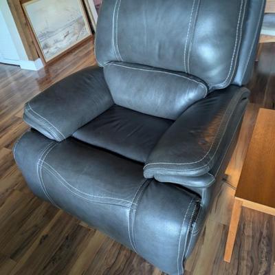 POWERED RECLINER LEATHER LIKE NEW 1 OF 2