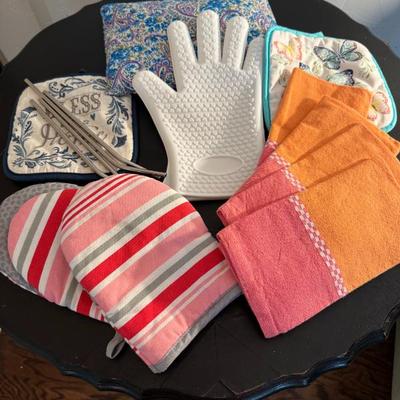 Lot Of Assorted Kitchen & Home Accessories