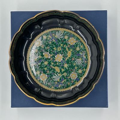 Sale Photo Thumbnail #293: Japanese Porcelain Bowl w/ Peacock Design