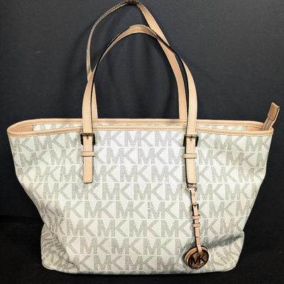 Michael Kors Jet Set Travel Medium Top Zip Tote in Vanilla