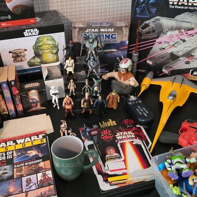 Sale Photo Thumbnail #35: Star Wars and vintage Star Wars toys and collectibles