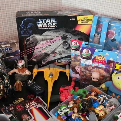 Sale Photo Thumbnail #36: Star Wars and vintage Star Wars toys and collectibles