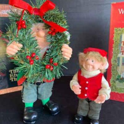 Kg215 zim s elves, wreath and little guy