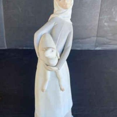 Kg196v lladro girl with lamb