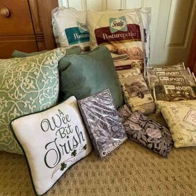 Kg143 pillows and shams