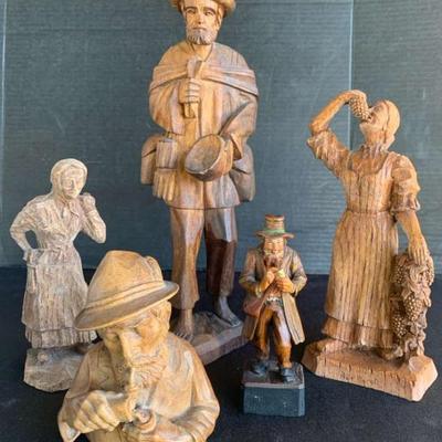 Kg208 carved wood figurines