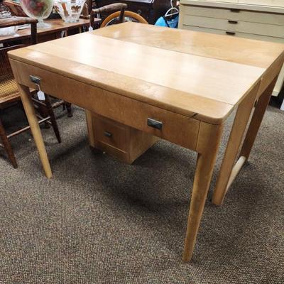 Sale Photo Thumbnail #2: 1950s Saginaw desk table