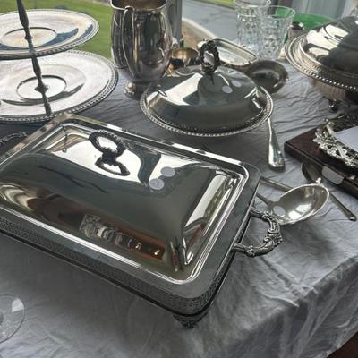 Sale Photo Thumbnail #122: Serving dishes