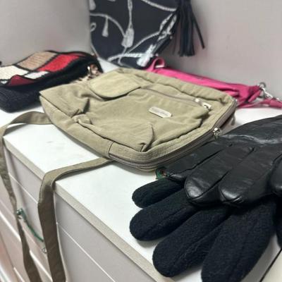 Sale Photo Thumbnail #25: Purses