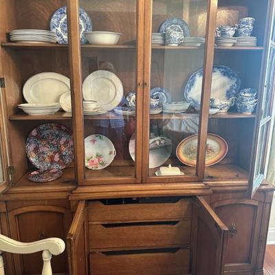 Sale Photo Thumbnail #116: Cream set of dishes and blue set