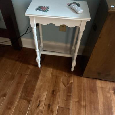 Sale Photo Thumbnail #76: Small tablbe