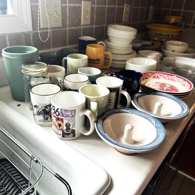 Sale Photo Thumbnail #132: Mugs
