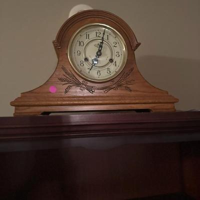 Sale Photo Thumbnail #20: Oak mantle clock with wheat pattern