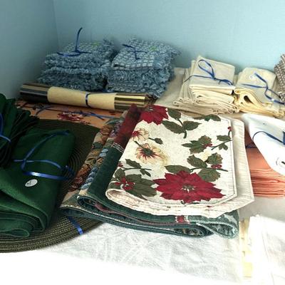 Sale Photo Thumbnail #153: Table linens