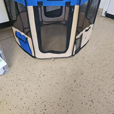 Sale Photo Thumbnail #40: Portable Kennel