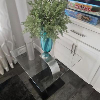 Sale Photo Thumbnail #21: Beautiful End Table