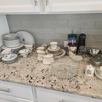 Sale Photo Thumbnail #59: Dishware