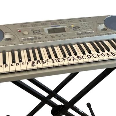Yamaha psr 275 61 key portable keyboard and stand
