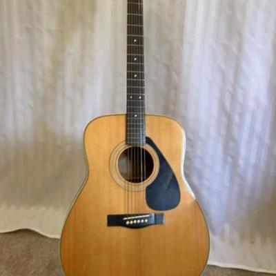 Yamaha fg 335 ii acoustic guitar