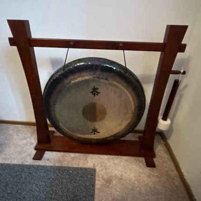 Paiste 22 symphonic gong on stand