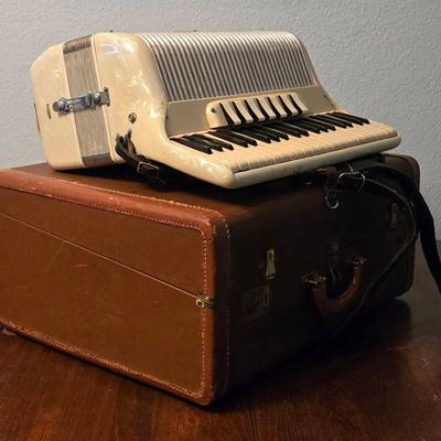 Accordian (LR)