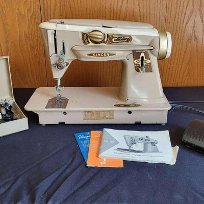 Vintage Singer Sewing Machine (BR1)
