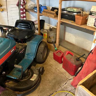 Sale Photo Thumbnail #72: Riding lawnmower 
