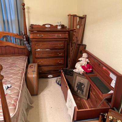 Sale Photo Thumbnail #12: Furniture 