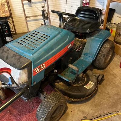 Sale Photo Thumbnail #73: Riding lawnmower 