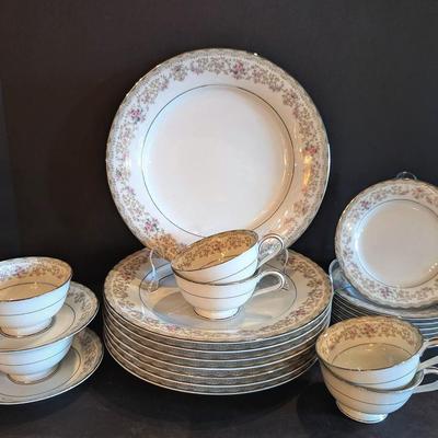 Vintage Noritake Edgewood Misc. China Pieces | Dinner Plates | Saucers | Cups | Bread Plates