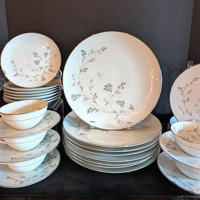 Noritake "Valerie" Service for Seven | 5 Piece Place Setting with Extras
