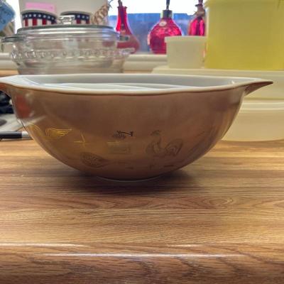 Vintage Early American Pyrex Cinderella nesting bowls