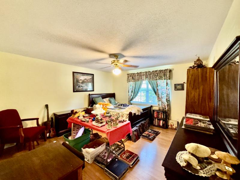 Sale Photo Thumbnail #36