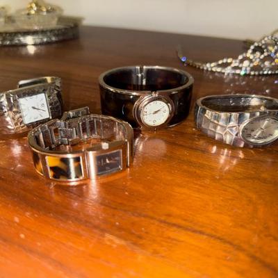 Sale Photo Thumbnail #153