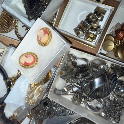 Sale Photo Thumbnail #147