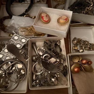 Sale Photo Thumbnail #146