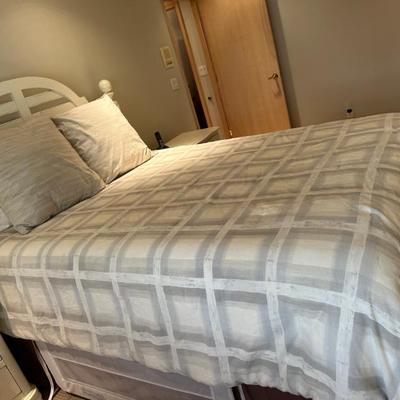queen size bed
