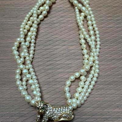 Vintage Richelieu Pearls with Leopard Pendant