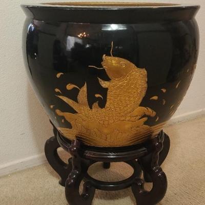 Black and Gold Pot