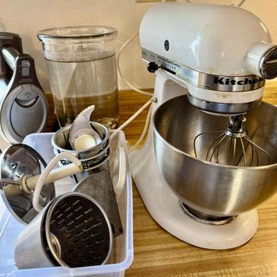 Gently used white KitchenAid stand mixer, works great