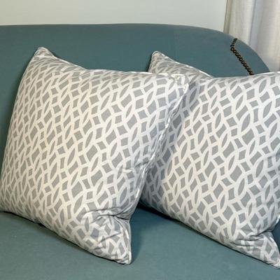 (2pc) Throw Pillows - Chainlink 2/2 | Two custom-made light blue and white throw pillows featuring a chainlink pattern. Set 2/2. - w. 20 in
