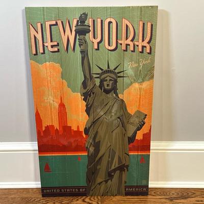 Statue of Liberty Wall Art | Vintage-style wall art print on wooden slat canvas, featuring the Statue of Liberty in New York City. - h....