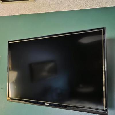 RCA HD 32inch TV with remote, stand & wall mount bracket