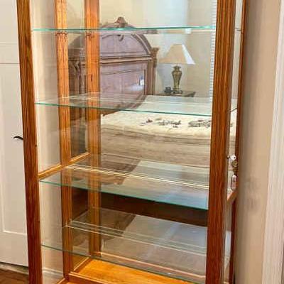 081-BR1: Lighted Curio Cabinet #3